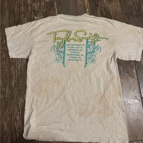 RARE Taylor Swift Shirt 2010 Speak Now Tour Size M